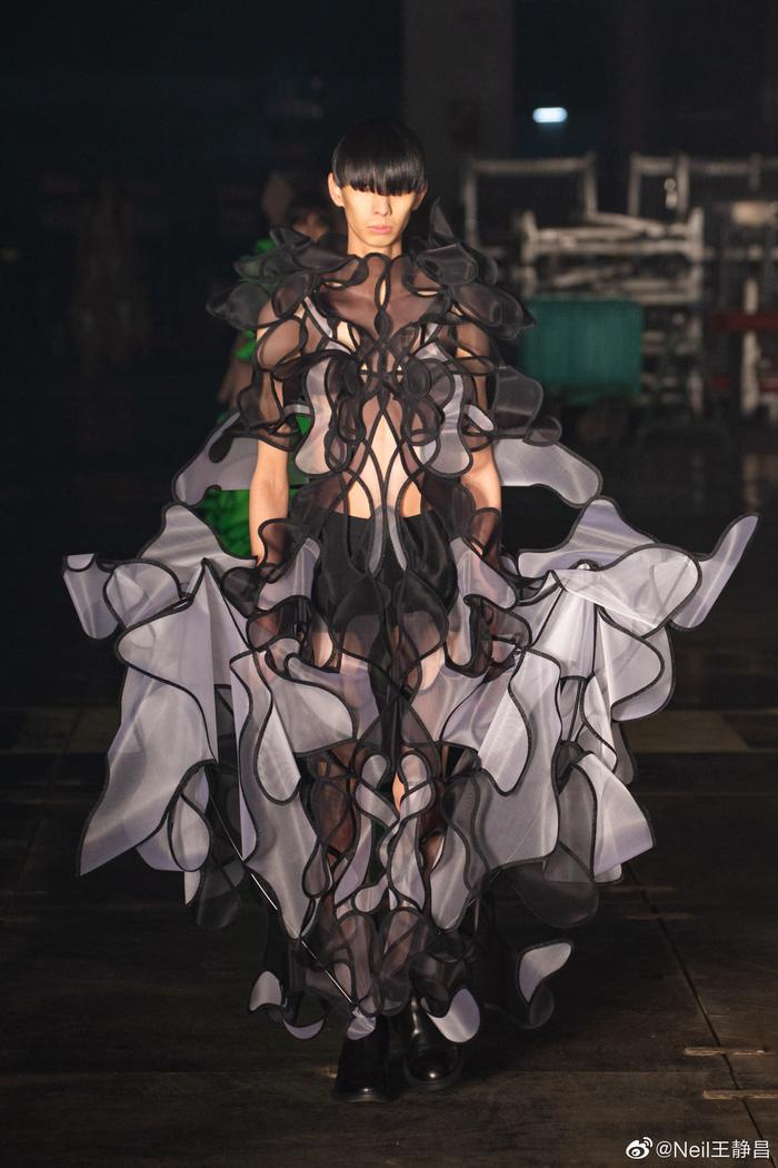 LVMH PRIZE 2022 : RYUNOSUKEOKAZAKI, the Japanese label that elevates  couture to spirituality