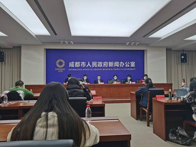 抵蓉前已经持核酸阴性结果的跨省流动人员 抵蓉后24小时内需再次核酸检测｜直击发布会