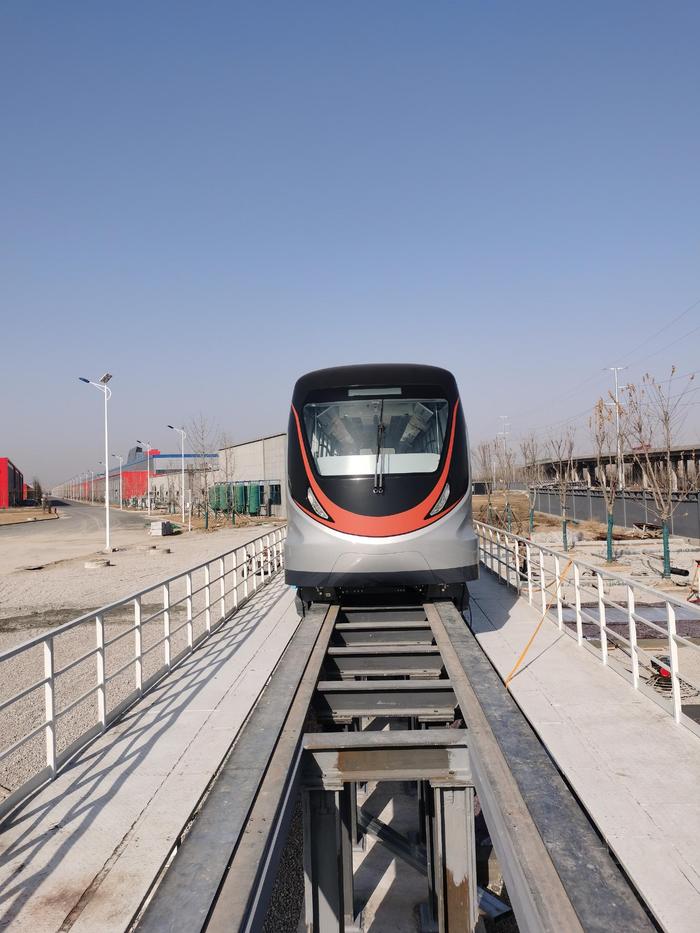 河北京车造车基地磁浮电车和试验线实现“电通”