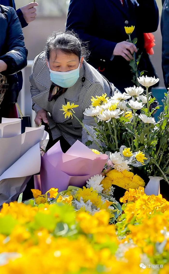 【观察】选择骨灰撒海、草坪葬的，为什么越来越多？