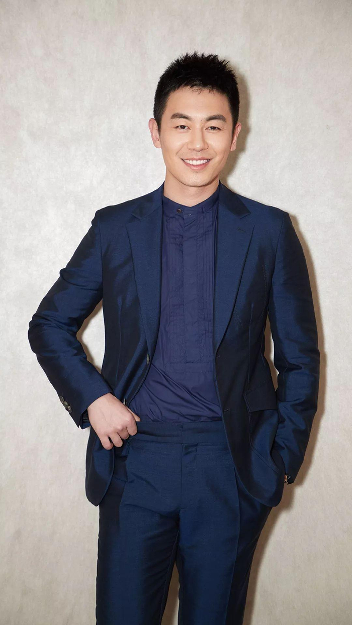 朱亚文放弃追求刘亦菲，29岁娶沈佳妮进门，如今成宠妻狂魔