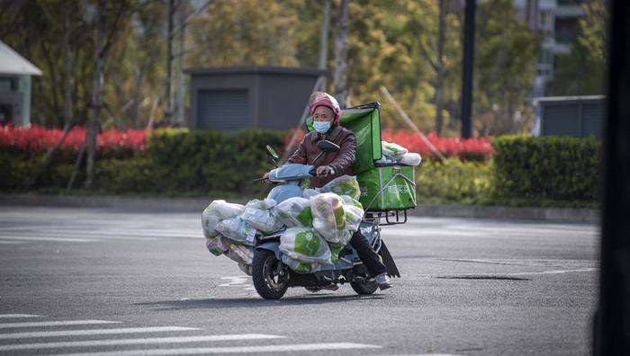 上海快递小哥外卖配送还安全吗？六家平台承诺：不带疫上岗