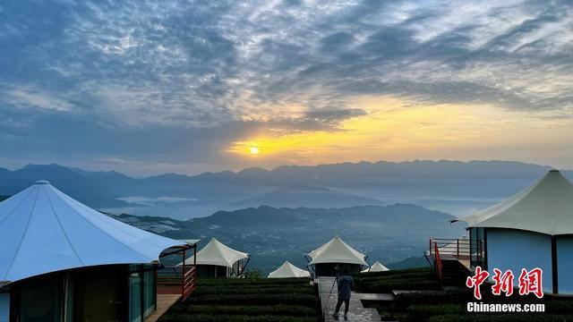 三峡库区乡村日出美景壮丽如画