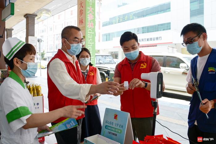 东莞市石龙镇给商铺安装“防疫门铃” 让防疫措施“声”入民心