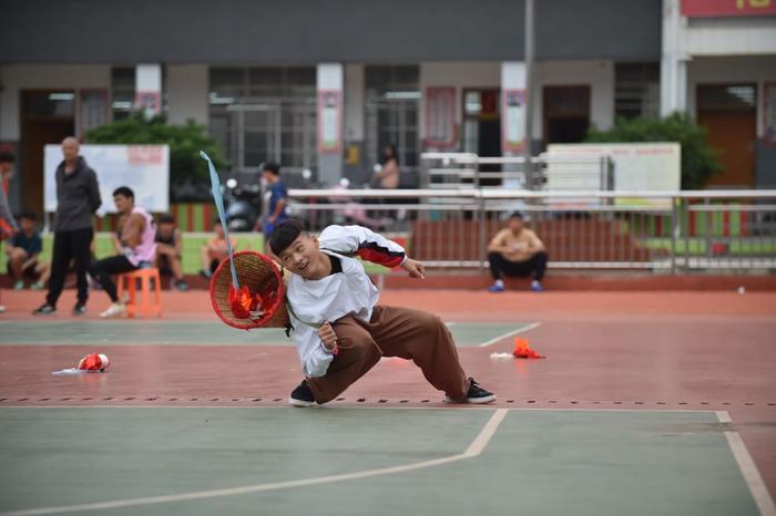 中小学体育课有了新要求：学生心率每分钟140-160次