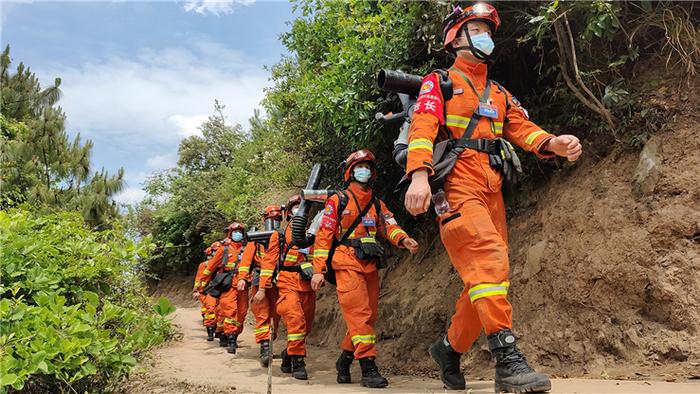 “空中+地面”巡护，云南47个高危火险区开展防火专项行动