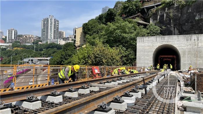 重庆地铁10号线鲤鱼池到南坪站（不含）预计6月30日实现轨通