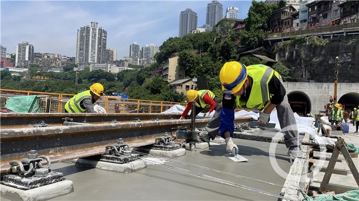 重庆地铁10号线鲤鱼池到南坪站（不含）预计6月30日实现轨通