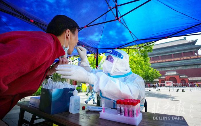 北京12区第二轮区域核酸筛查，多图直击高温下的坚守