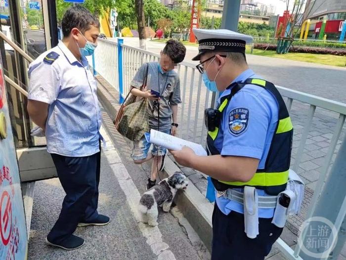 带宠物不能乘公交车？民警：还真有这个规定