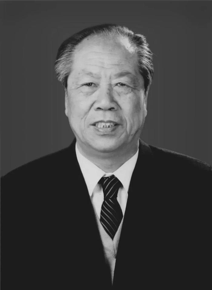 中国工程院院士、哈尔滨工业大学原校长黄文虎同志逝世