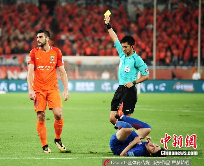 马宁执裁中超比赛。 图片来源:Osports全体育图片社