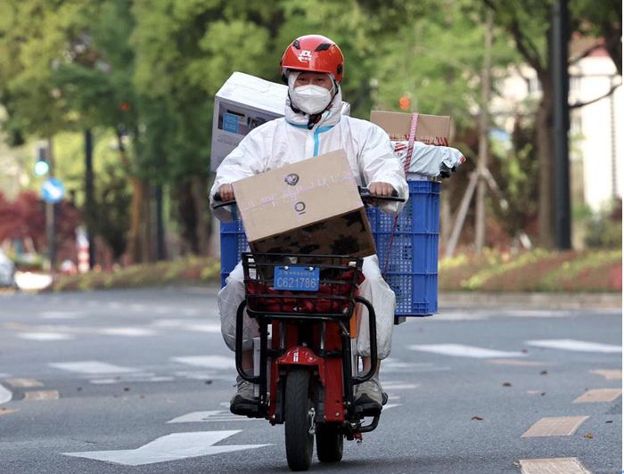 现场｜快递物流企业复工提速，上海的包裹快件收寄恢复如何