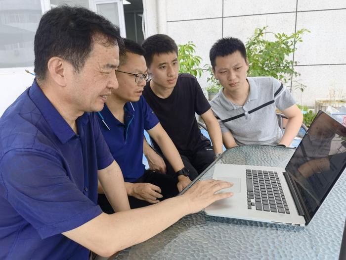 图 | 马立新教授、王飞、刘洋、
