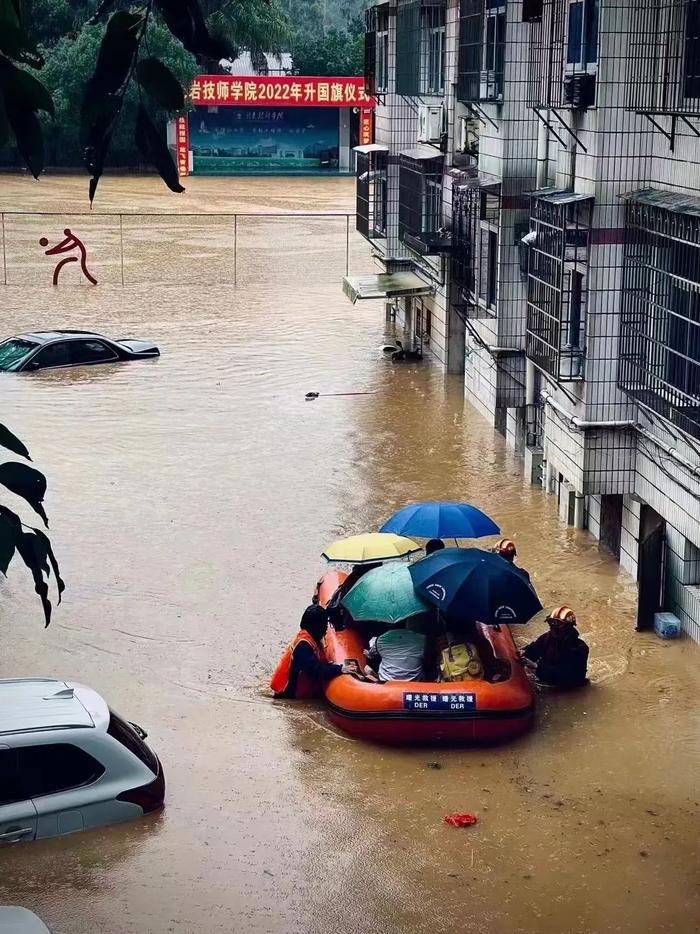 学校停课、景区关闭、交通中断：福建持续暴雨致多地受灾