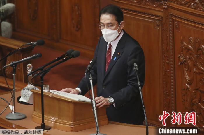 资料图:2021年12月6日,日本首相岸田文雄在特别国会会议上发表施政演说。