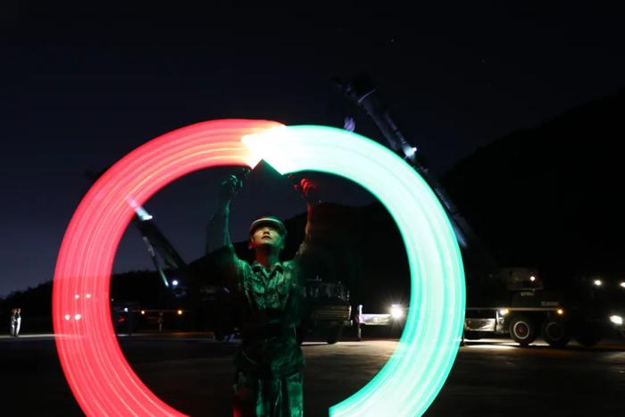 激情六月练兵忙！直击战区部队官兵鏖战训练场