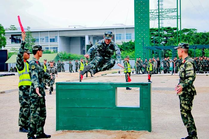 激情六月练兵忙！直击战区部队官兵鏖战训练场