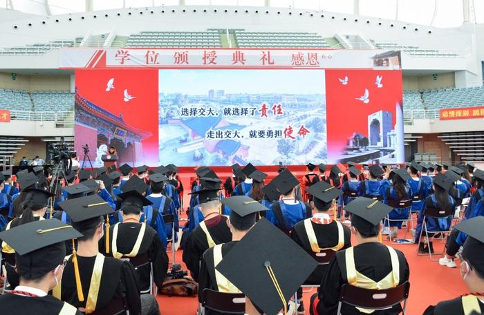毕业季｜上万学子从上海交大毕业：抗疫如同毕业前的最后一课