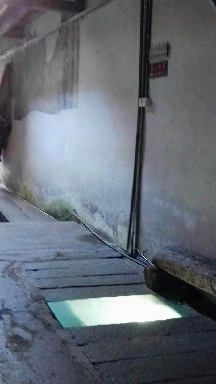 壁挂式饮水机的排水管子怎么一直流？