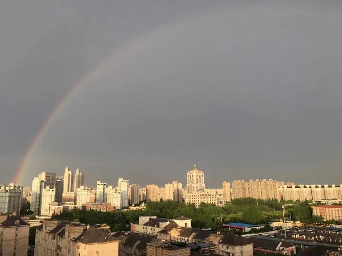 一场暴雨过后，上海出现壮丽双彩虹，你看到了吗？