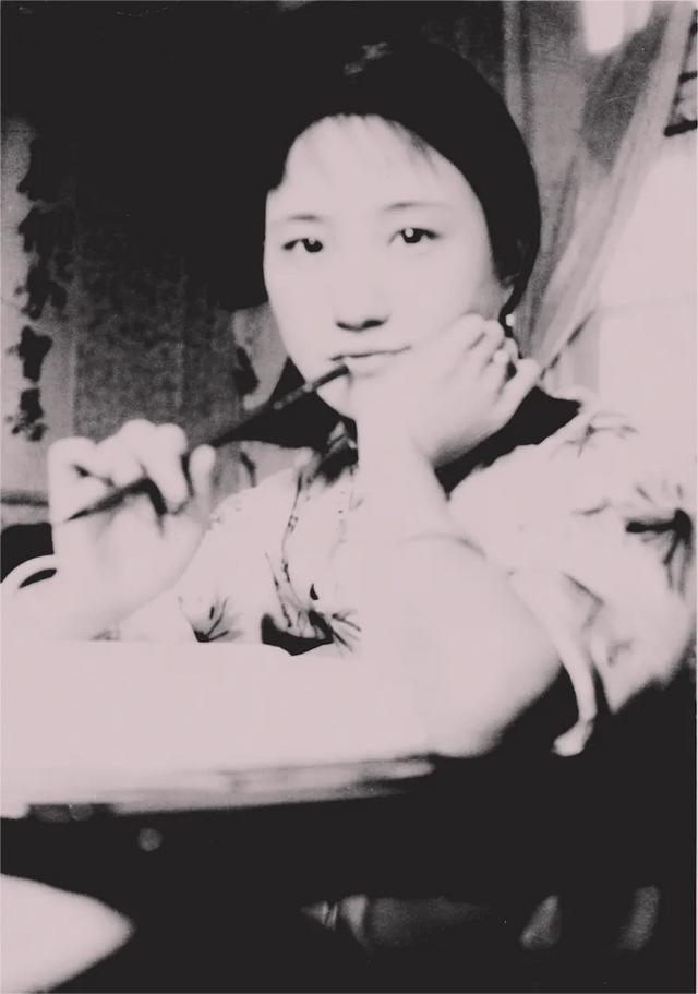 徐志摩死后，陆小曼与人同居30年，面对质疑她却说：志摩不会怪我