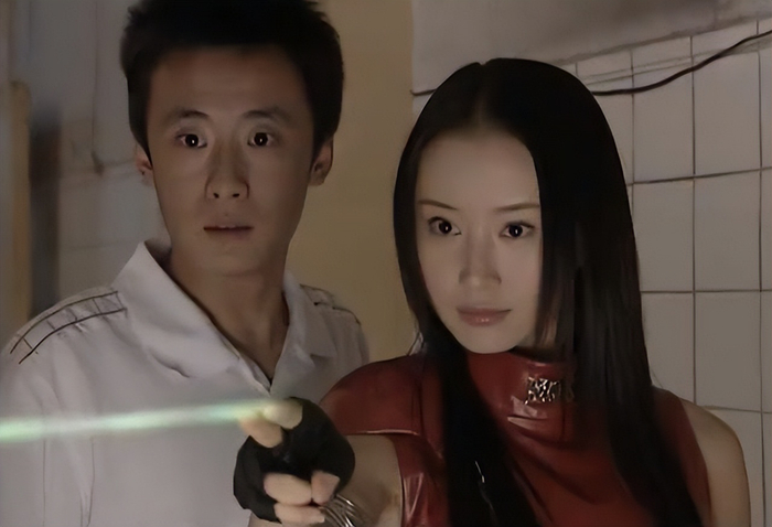 还出演过承载无数人青春回忆的《魔幻手机》 角