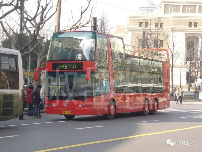 911路区间车JLY6120SBK型敞篷双层车,刘祺摄