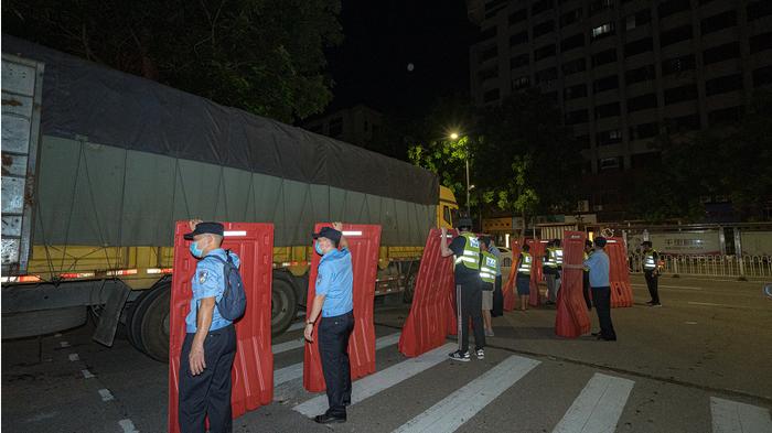 疫情就是警情！防控一线上的“公安蓝”侧记