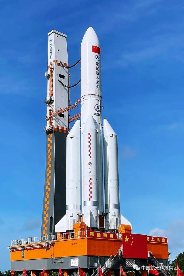 长五B火箭“扛鼎”问天实验舱，当今世界最大单体载人航天器发射成功