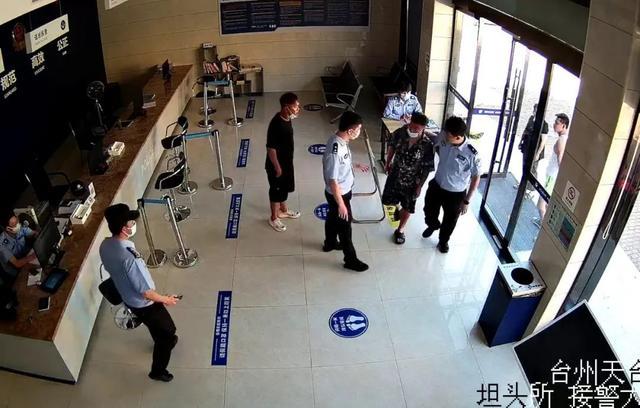 朋友失联，男子到派出所报警求助，民警瞟了他一眼后当场拿下