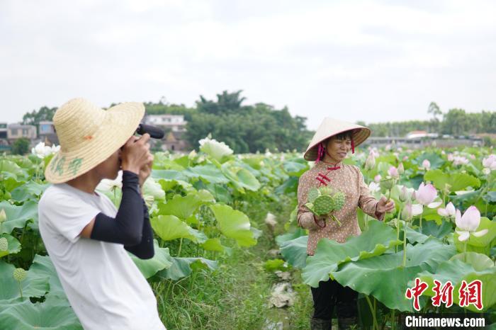 广西母子拍摄乡村美食 引200多万海内外网友围观