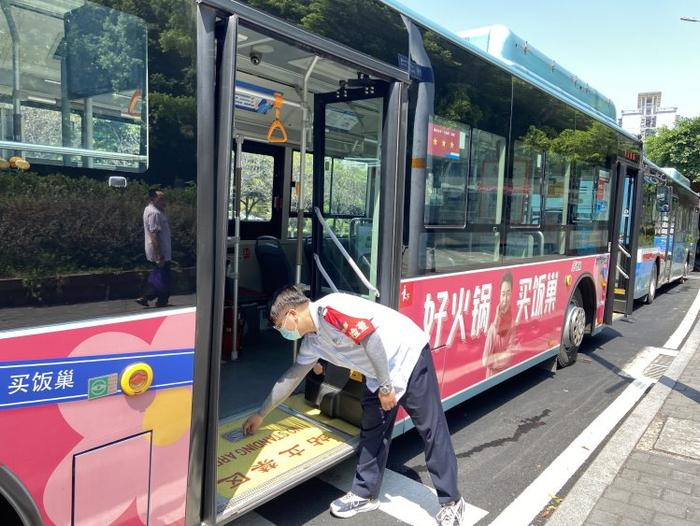 重庆创建三条“敬老文明”号公交线路