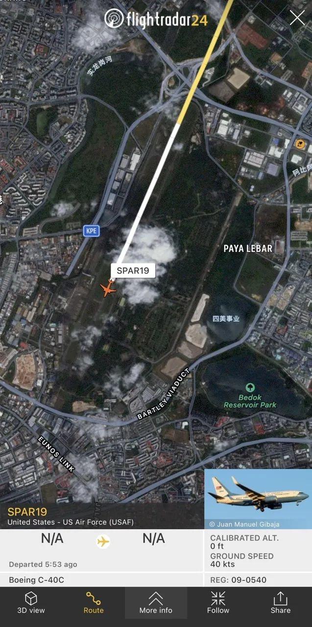 FlightRadar24显示的佩洛西专机C-40C降落新加坡巴耶利峇空军基地截图