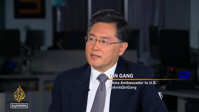 中国驻美大使秦刚接受半岛电视台英文频道“底线”栏目专访。图片来源:中国驻美国大使馆
