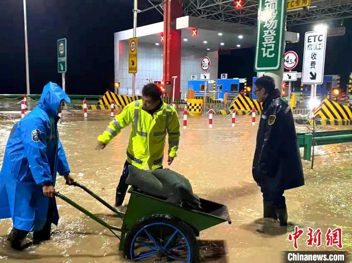 青海防汛保通：处置多路段水毁、泥石流、滑坡等次生灾害