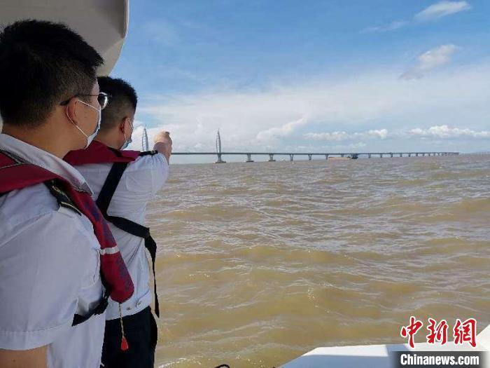 受台风“马鞍”影响 港珠澳大桥桥梁航道实施临时水上交通管制