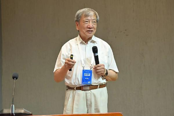 刘嘉麒院士现场分享(主办方供图)围绕“火山”这一课题研讨方向,同学们积