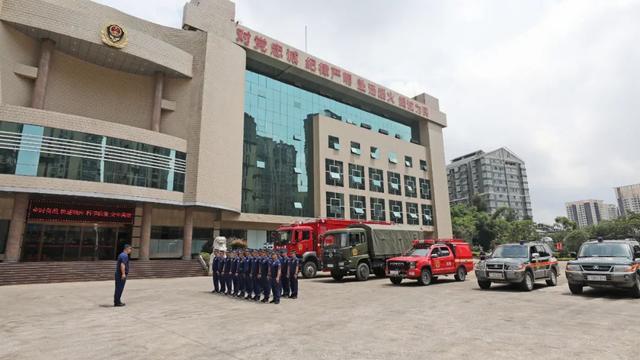 云南省森林消防总队增援重庆森林火灾第二梯队已到达指定地域并展开扑救行动