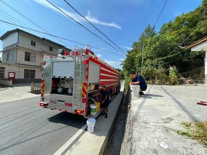 工道·专题｜送水到村、昼夜巡堤、义务采摘、慰问职工……抗旱防汛，工会人马不停蹄！