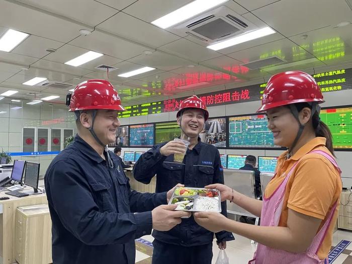 工道·专题｜送水到村、昼夜巡堤、义务采摘、慰问职工……抗旱防汛，工会人马不停蹄！