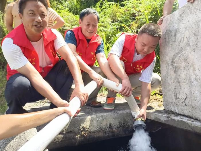 工道·专题｜送水到村、昼夜巡堤、义务采摘、慰问职工……抗旱防汛，工会人马不停蹄！