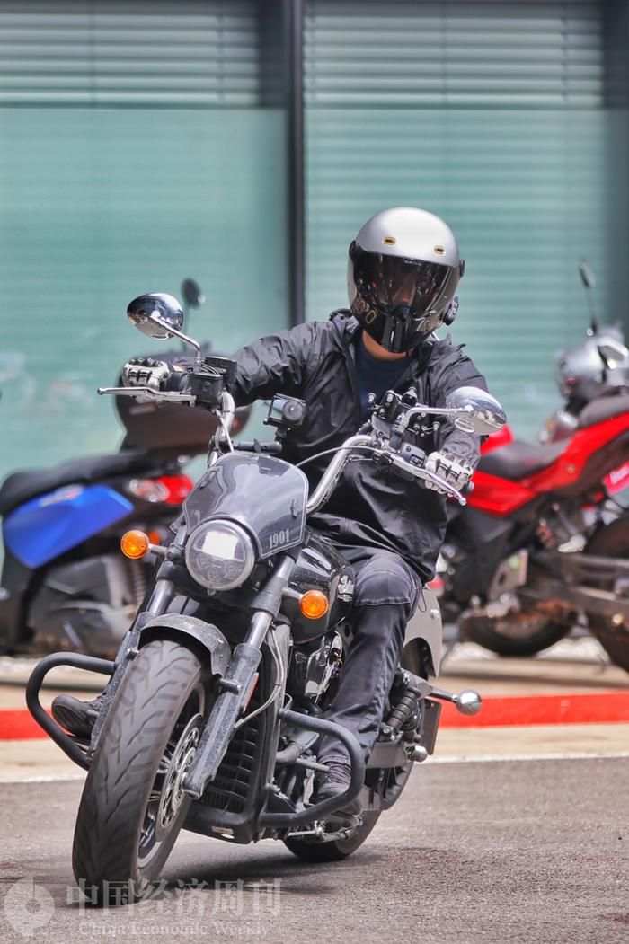 北京摩托车年增超10万辆，他们为什么选择骑摩托上班？