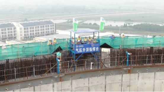 中国化学十四化建承建的LNG低温储罐在盐城滨海升顶成功