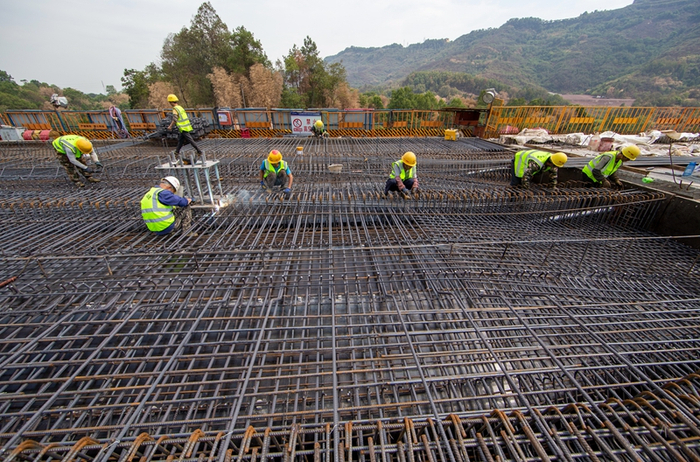 《建設中的石家沖四變二特大橋》組照三 綦波 攝