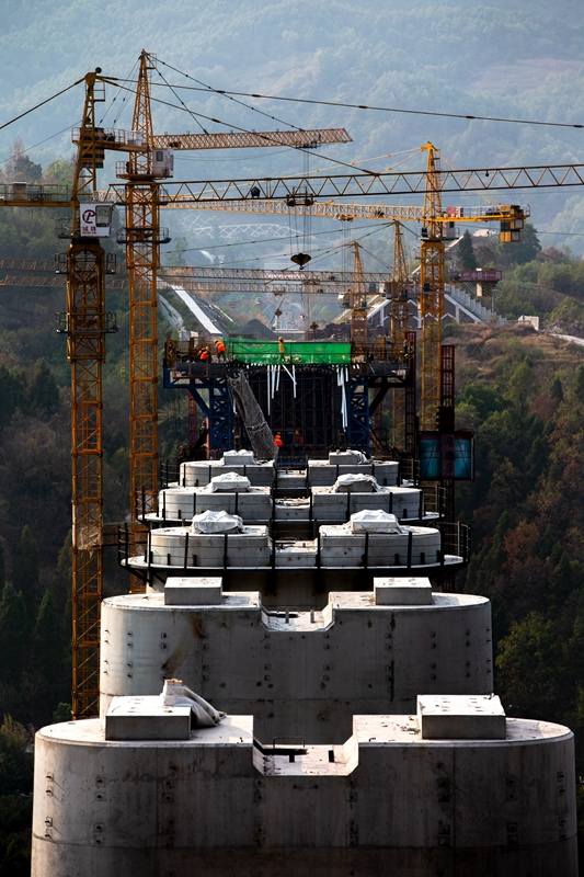 《建設中的石家沖四變二特大橋》組照七 綦波 攝