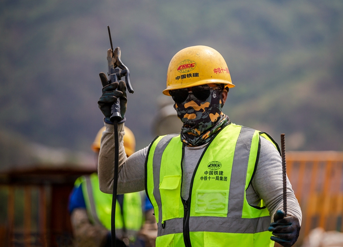 《建設中的石家沖四變二特大橋》組照五 綦波 攝