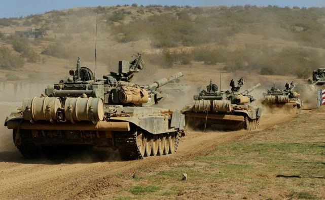 400万大军三个月就位 上千列军用火车保障 2万辆战车直接投入战斗