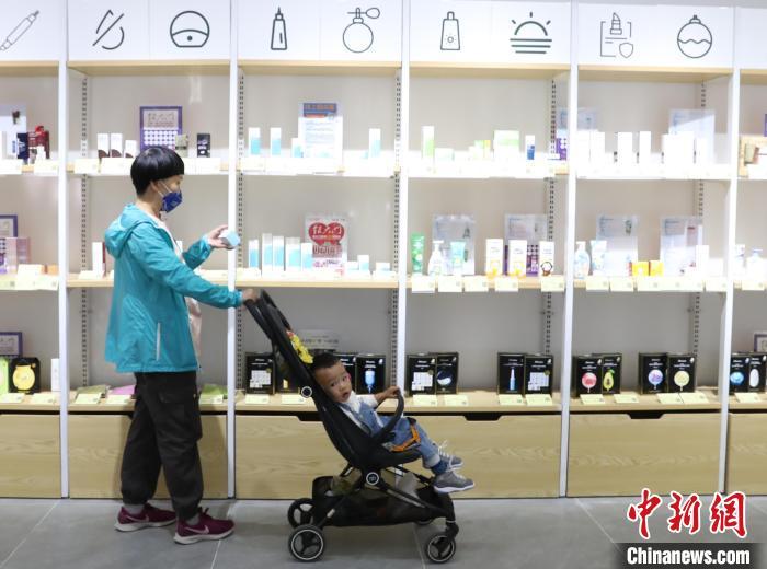 宁夏银川：跨境新零售体验店为消费者打造进口商品购物平台