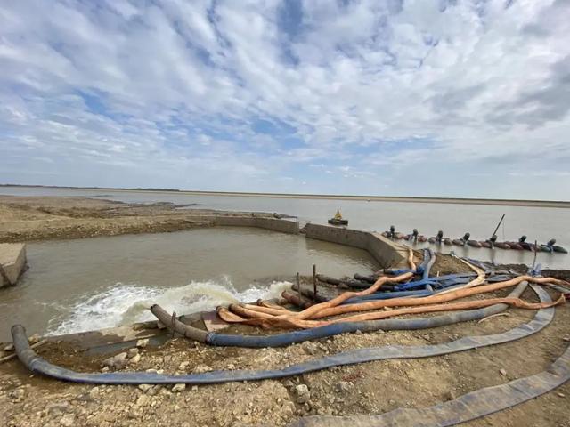 供水问题迫在眉睫，江西湖南湖北多地加紧建设应急取水工程